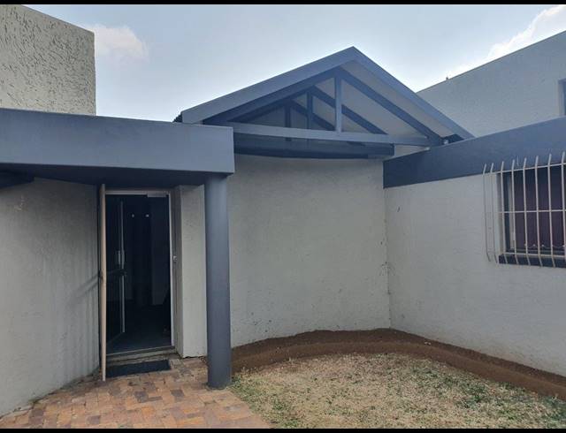 173M² OFFICE TO LET IN VAALPARK